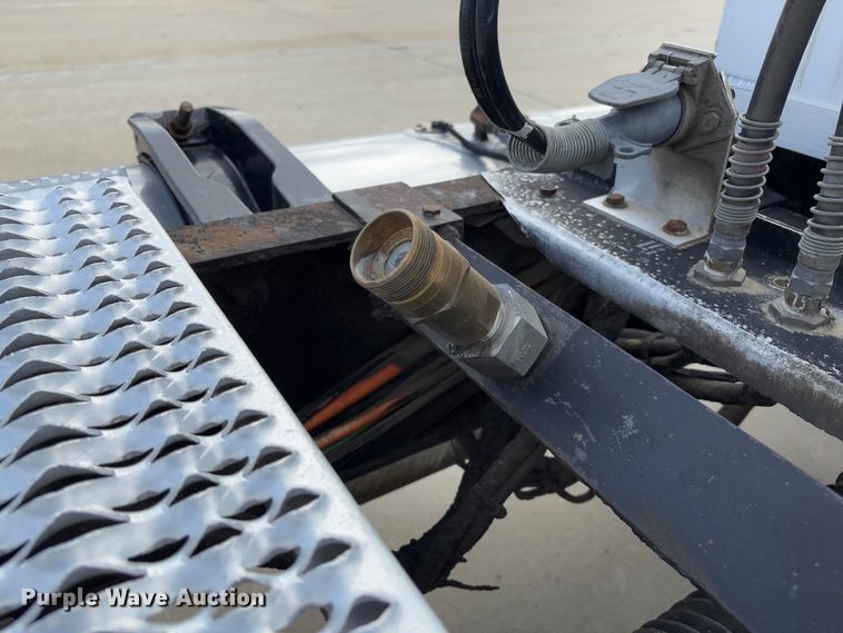 image for item FB3184 2006 Peterbilt 379 semi truck