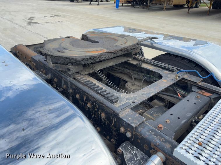 image for item FB3184 2006 Peterbilt 379 semi truck