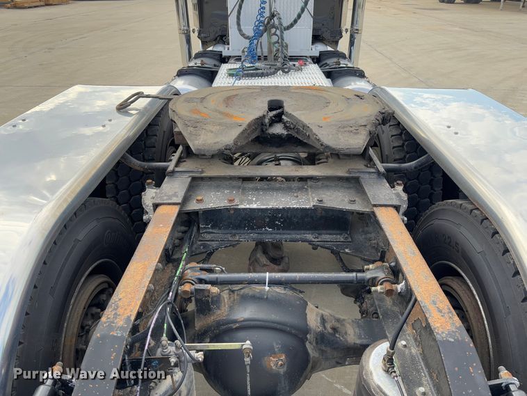 image for item FB3184 2006 Peterbilt 379 semi truck