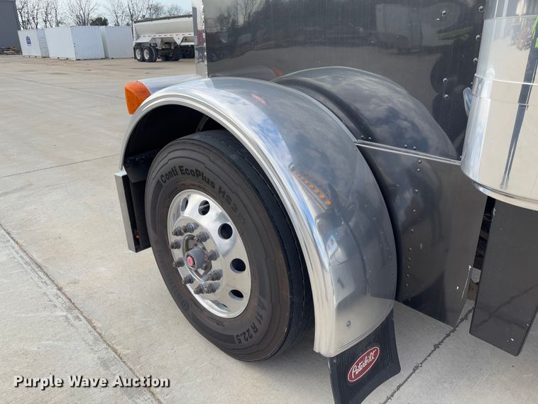 image for item FB3184 2006 Peterbilt 379 semi truck
