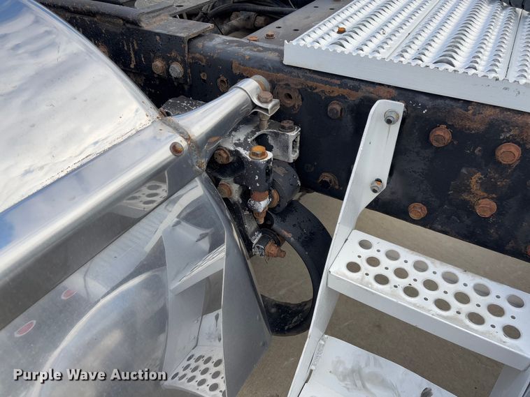 image for item FB3184 2006 Peterbilt 379 semi truck