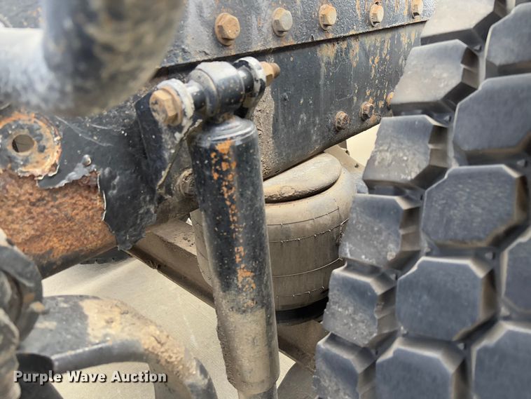 image for item FB3184 2006 Peterbilt 379 semi truck