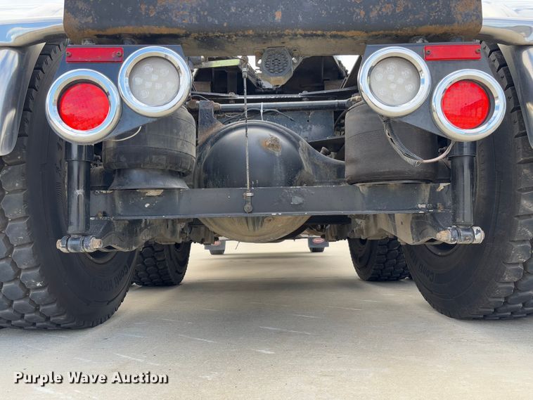 image for item FB3184 2006 Peterbilt 379 semi truck