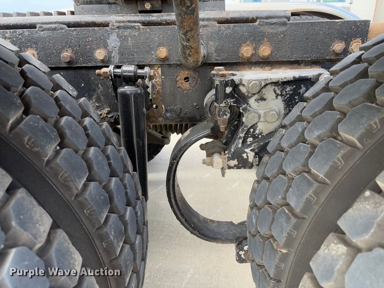 image for item FB3184 2006 Peterbilt 379 semi truck