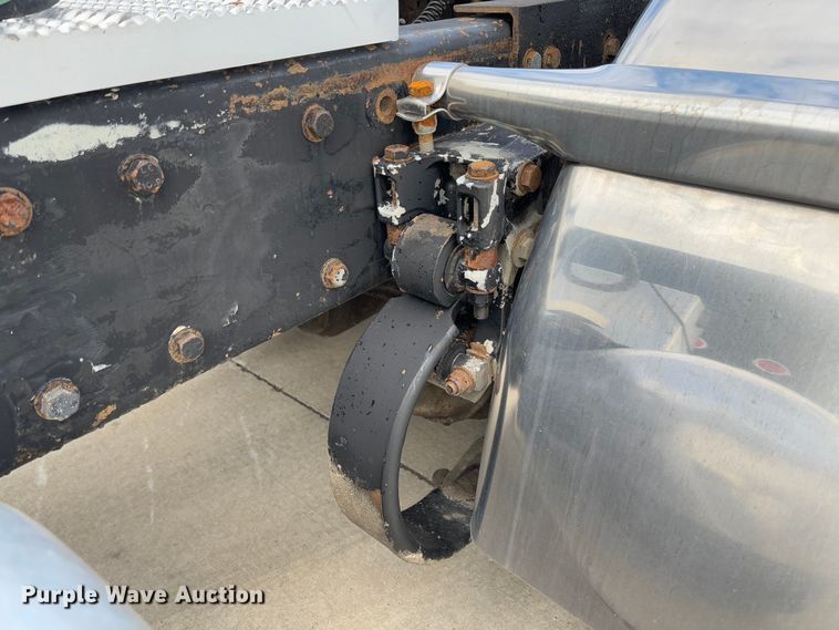 image for item FB3184 2006 Peterbilt 379 semi truck