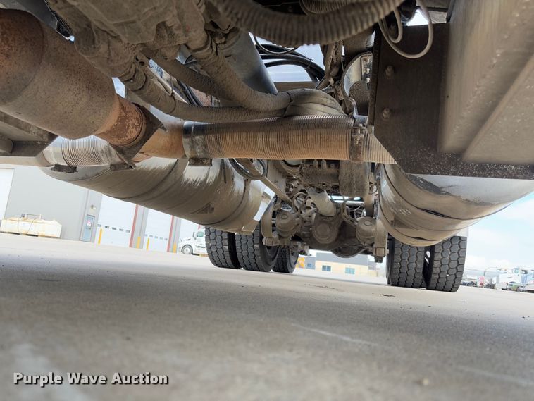 image for item FB3184 2006 Peterbilt 379 semi truck