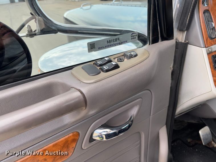 image for item FB3184 2006 Peterbilt 379 semi truck