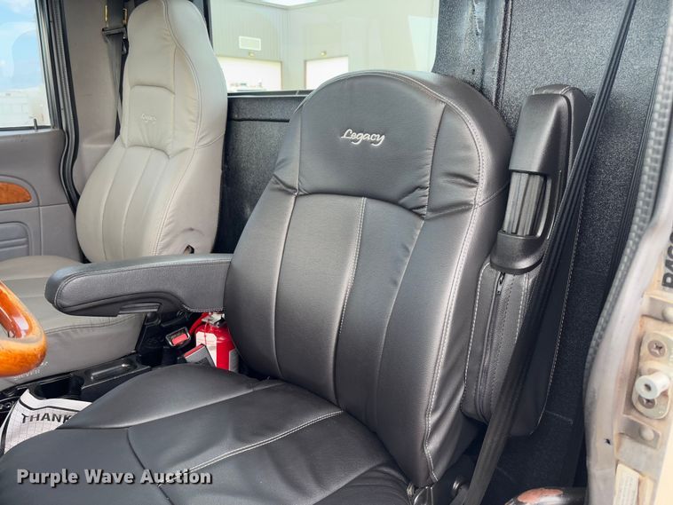 image for item FB3184 2006 Peterbilt 379 semi truck