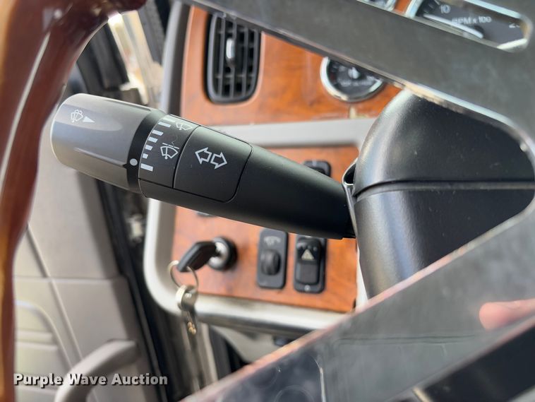 image for item FB3184 2006 Peterbilt 379 semi truck