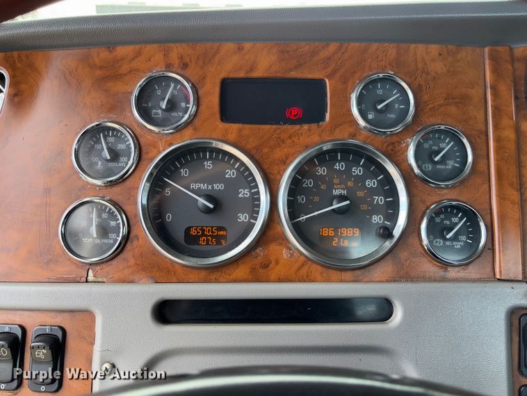 image for item FB3184 2006 Peterbilt 379 semi truck