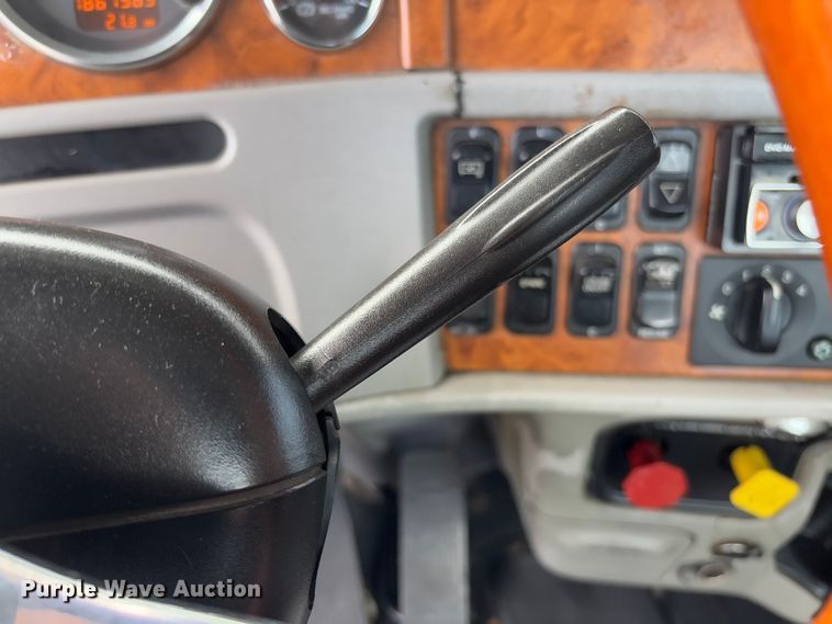 image for item FB3184 2006 Peterbilt 379 semi truck