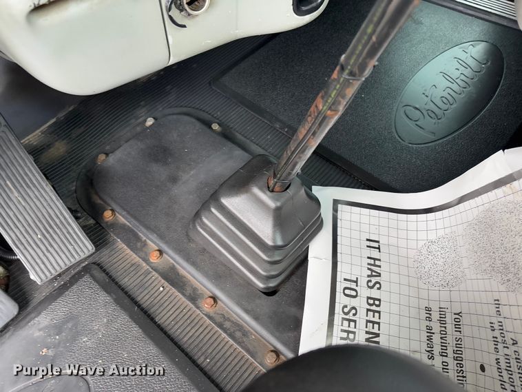 image for item FB3184 2006 Peterbilt 379 semi truck