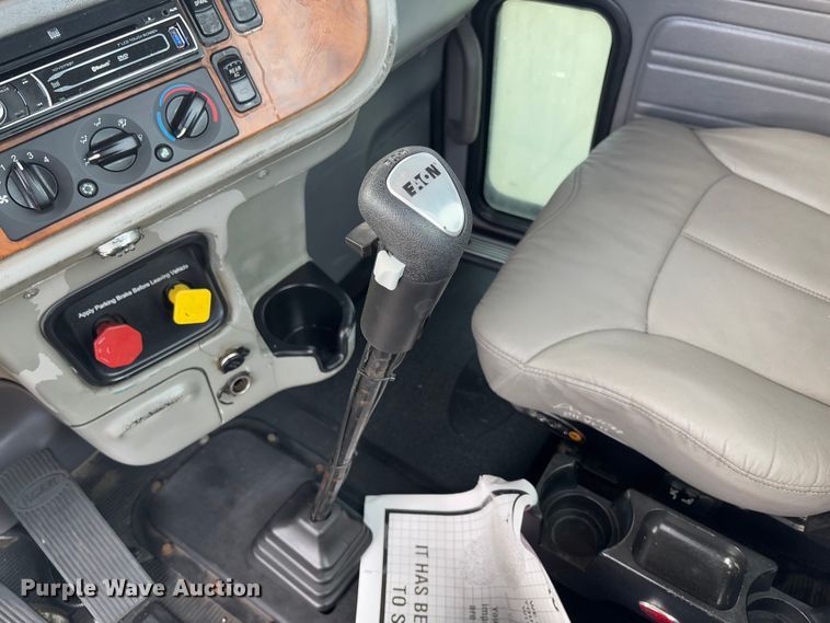 image for item FB3184 2006 Peterbilt 379 semi truck