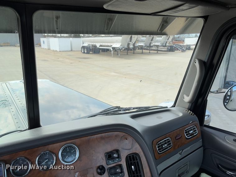 image for item FB3184 2006 Peterbilt 379 semi truck