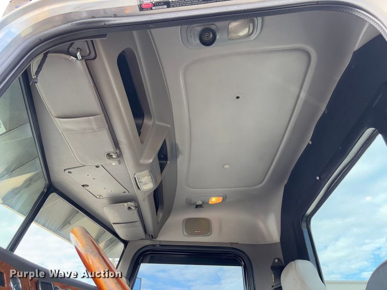 image for item FB3184 2006 Peterbilt 379 semi truck