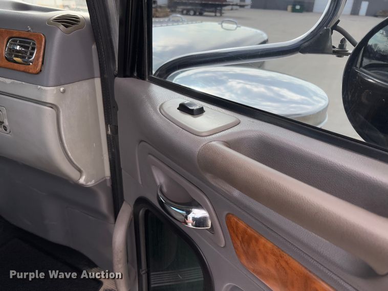 image for item FB3184 2006 Peterbilt 379 semi truck