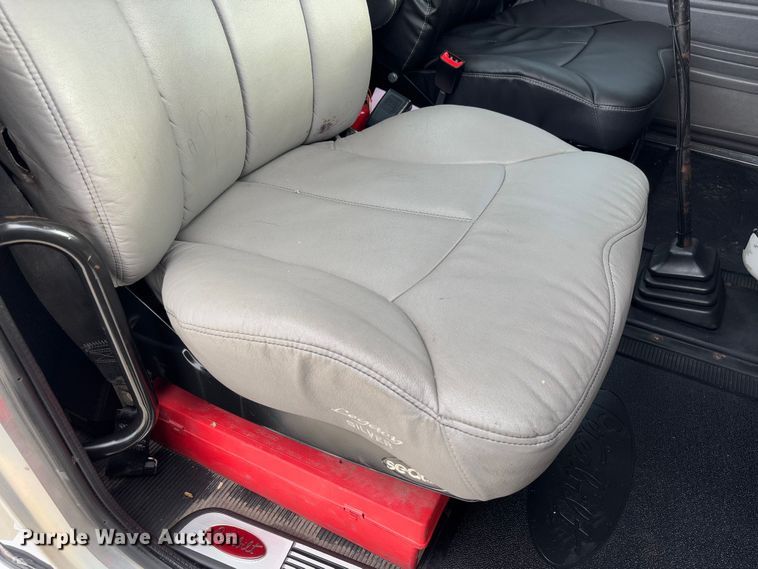 image for item FB3184 2006 Peterbilt 379 semi truck