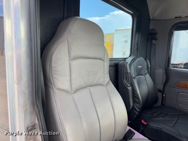 image for item FB3184 2006 Peterbilt 379 semi truck