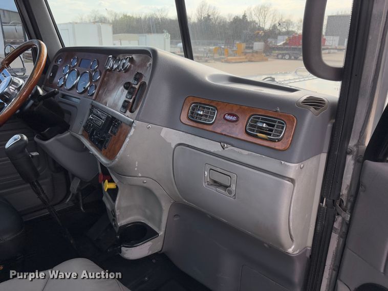 image for item FB3184 2006 Peterbilt 379 semi truck