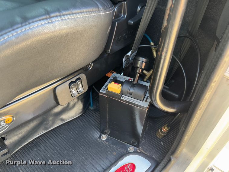 image for item FB3184 2006 Peterbilt 379 semi truck