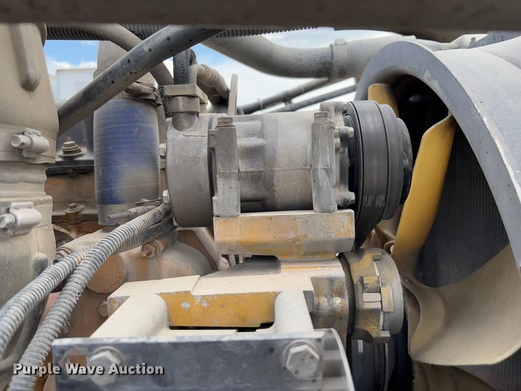 image for item FB3184 2006 Peterbilt 379 semi truck