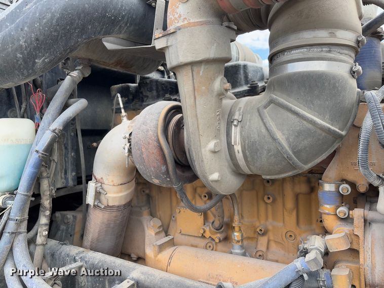 image for item FB3184 2006 Peterbilt 379 semi truck