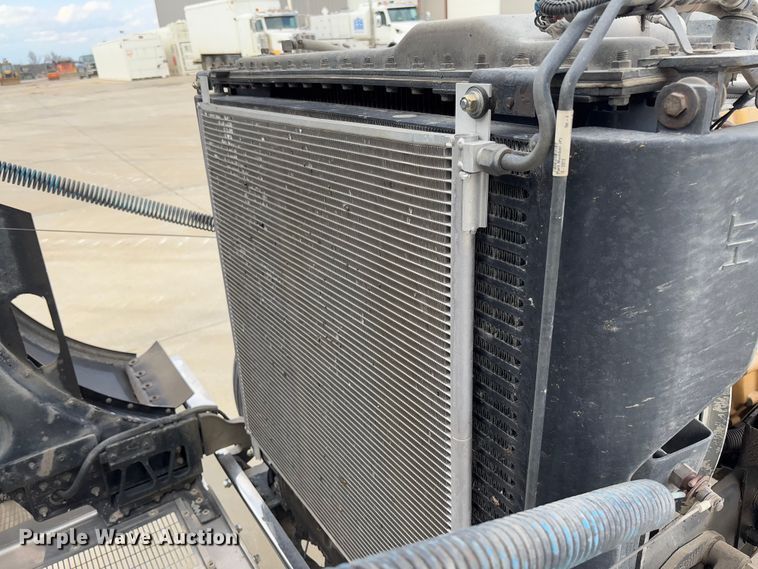 image for item FB3184 2006 Peterbilt 379 semi truck