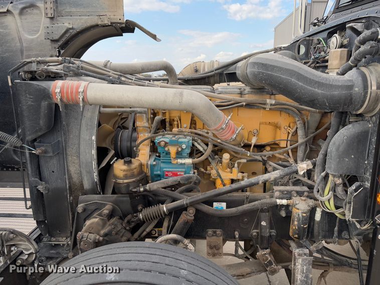 image for item FB3184 2006 Peterbilt 379 semi truck