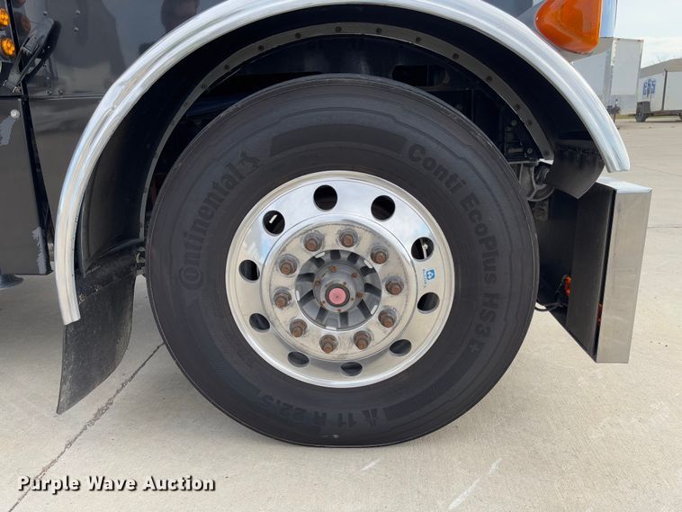 image for item FB3184 2006 Peterbilt 379 semi truck