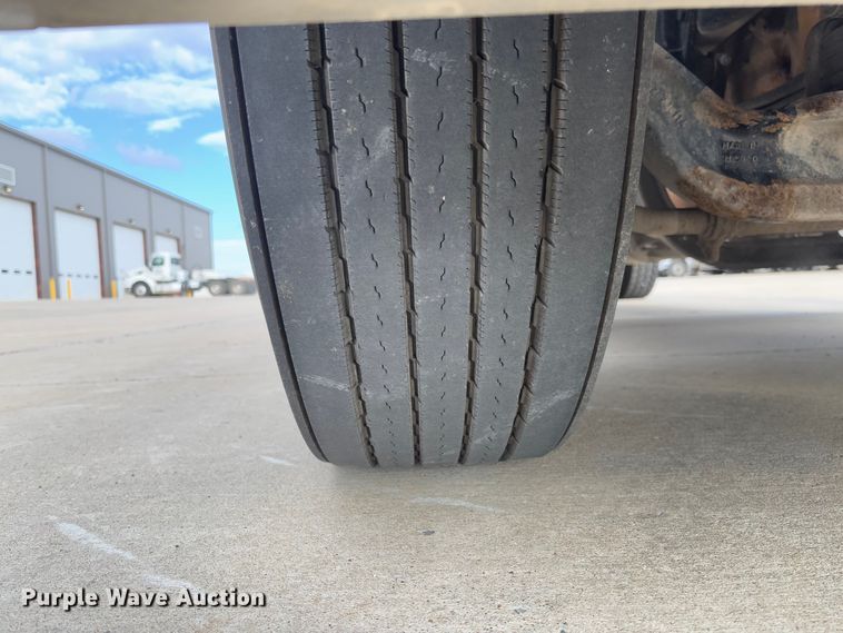 image for item FB3184 2006 Peterbilt 379 semi truck