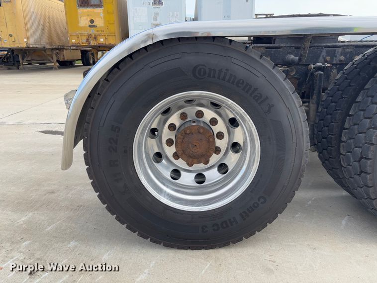 image for item FB3184 2006 Peterbilt 379 semi truck