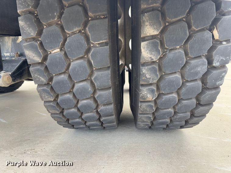 image for item FB3184 2006 Peterbilt 379 semi truck