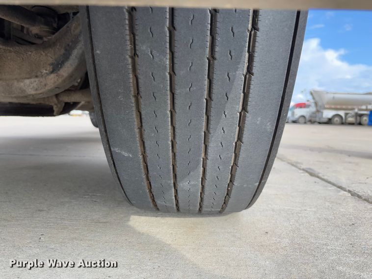 image for item FB3184 2006 Peterbilt 379 semi truck