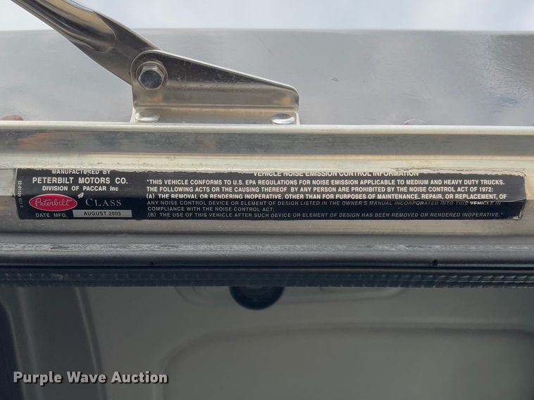 image for item FB3184 2006 Peterbilt 379 semi truck
