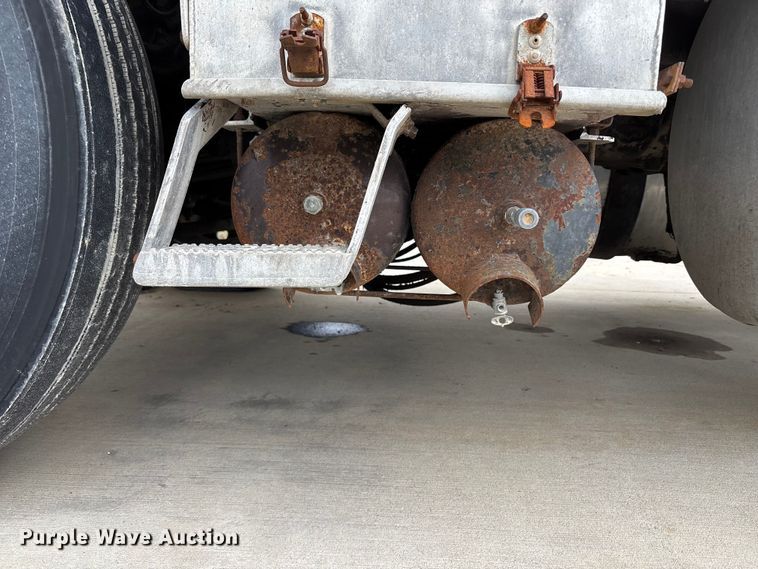 image for item FB3565 1984 Peterbilt 362 semi truck