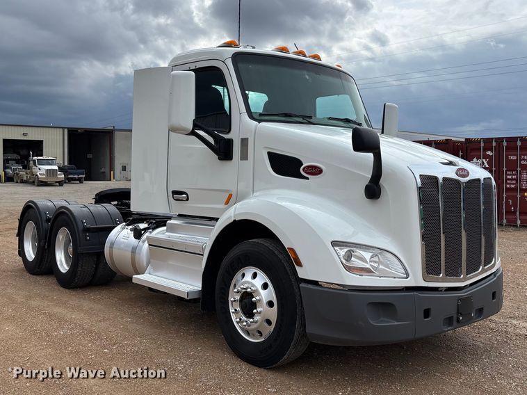 image for item FB3566 2022 Peterbilt 579 semi truck