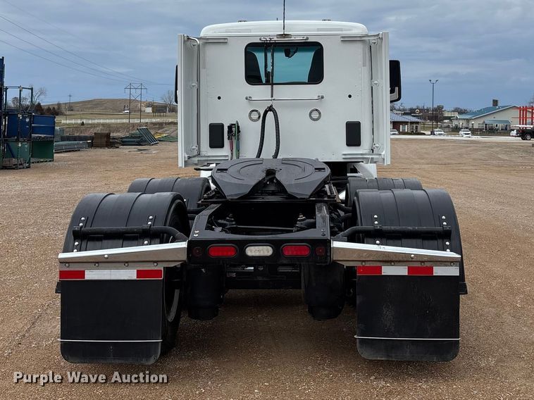 image for item FB3566 2022 Peterbilt 579 semi truck