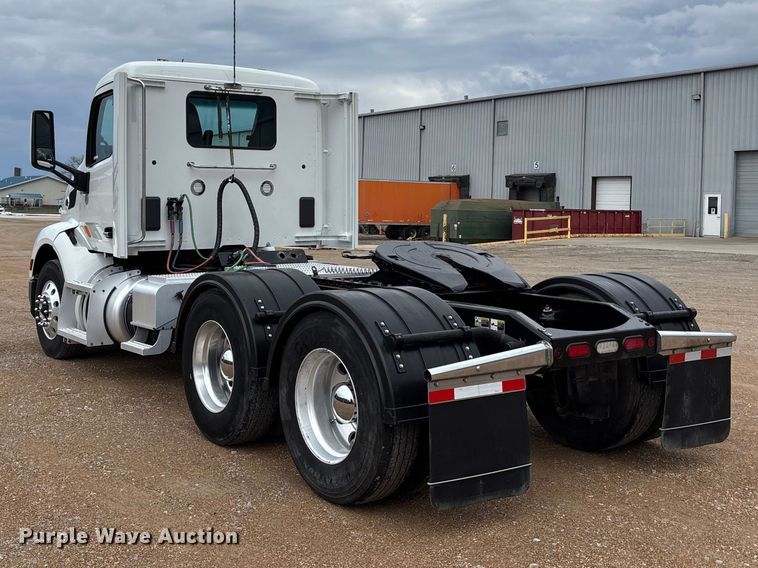 image for item FB3566 2022 Peterbilt 579 semi truck