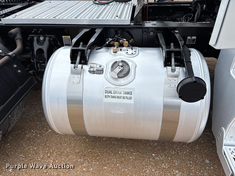 image for item FB3566 2022 Peterbilt 579 semi truck