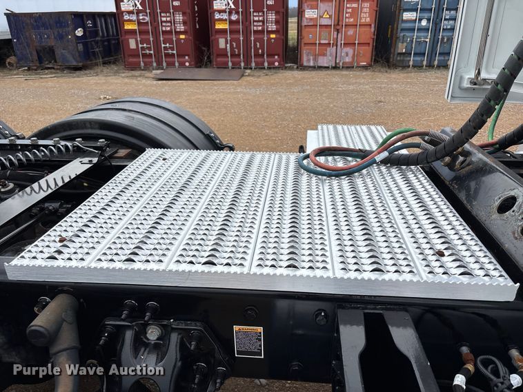 image for item FB3566 2022 Peterbilt 579 semi truck