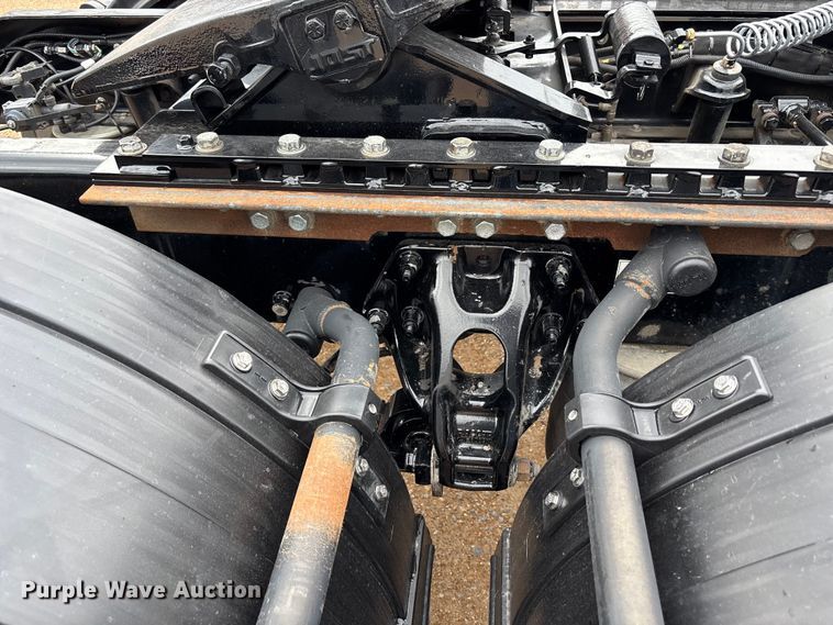 image for item FB3566 2022 Peterbilt 579 semi truck