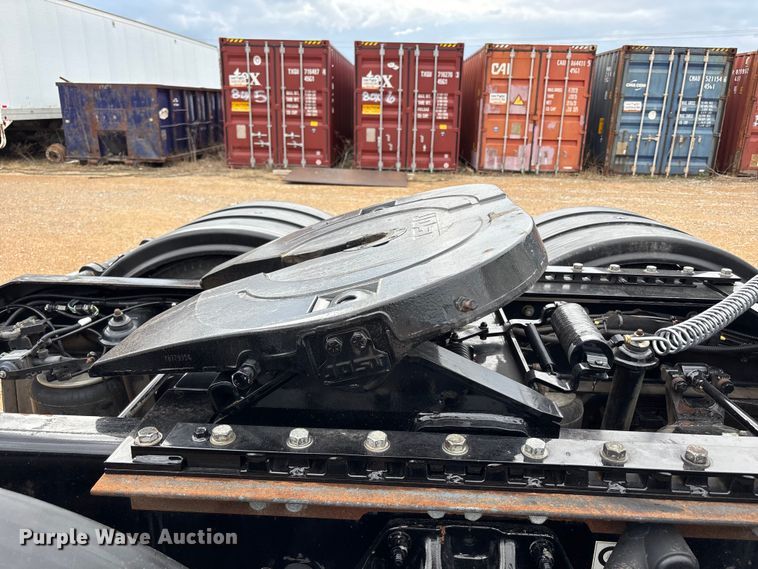 image for item FB3566 2022 Peterbilt 579 semi truck