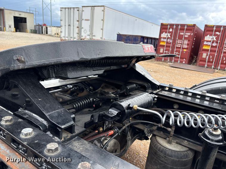 image for item FB3566 2022 Peterbilt 579 semi truck