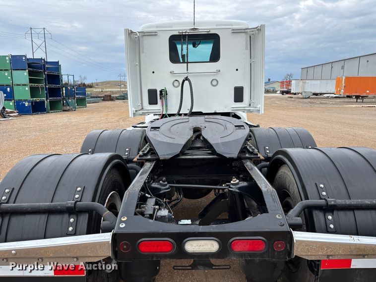 image for item FB3566 2022 Peterbilt 579 semi truck