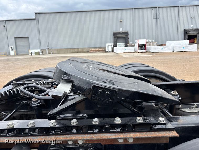 image for item FB3566 2022 Peterbilt 579 semi truck