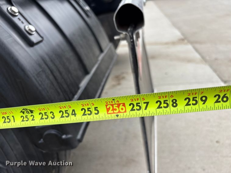 image for item FB3566 2022 Peterbilt 579 semi truck