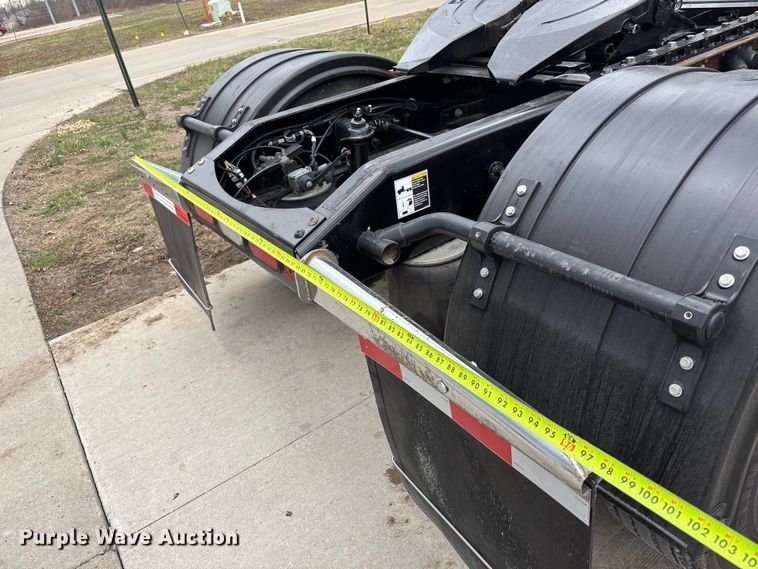 image for item FB3566 2022 Peterbilt 579 semi truck