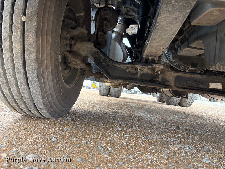 image for item FB3566 2022 Peterbilt 579 semi truck