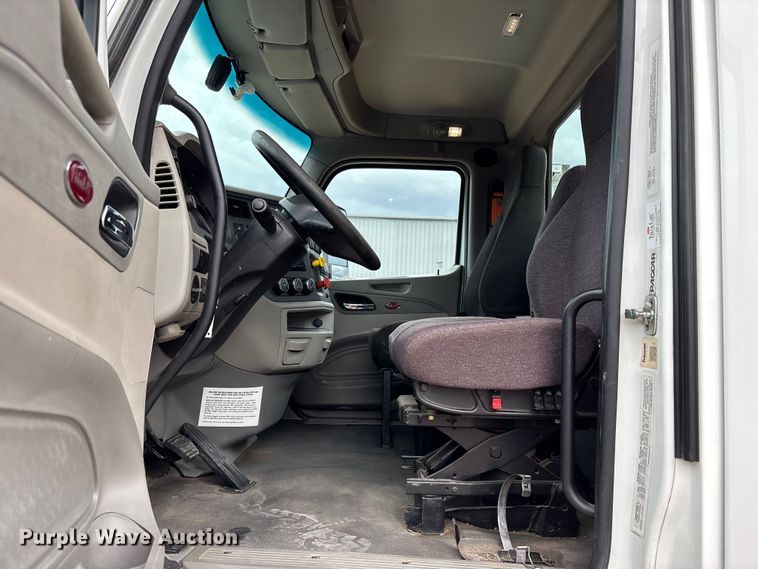 image for item FB3566 2022 Peterbilt 579 semi truck