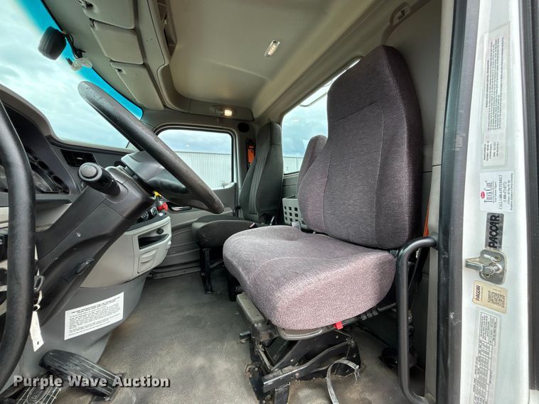 image for item FB3566 2022 Peterbilt 579 semi truck